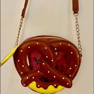 Betsey Johnson pretze purse